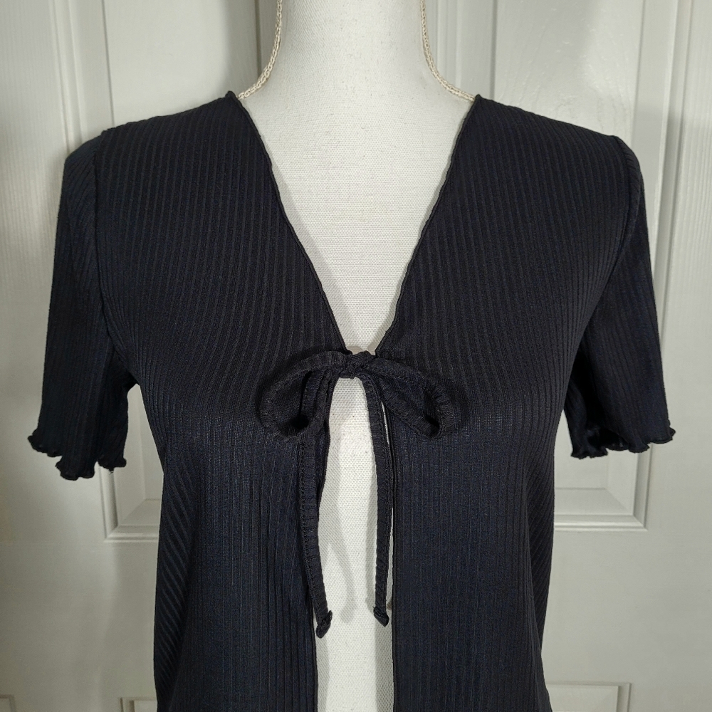 NWT Black Ribbed Open Front Short Sleeve Top with Ruffle Edging Size Large - Picture 3 of 13